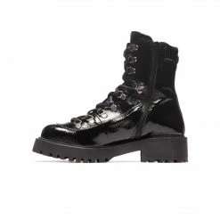 L'INTERVALLE Yaris Black Naplack WOMEN