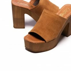 L'INTERVALLE Elissa Tan Suede