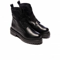 L'INTERVALLE Stitch Black Leather