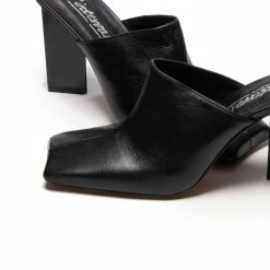 L'INTERVALLE Loutro Black Leather