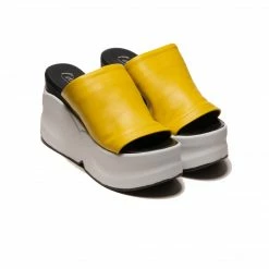 L'INTERVALLE Cricket Yellow Leather