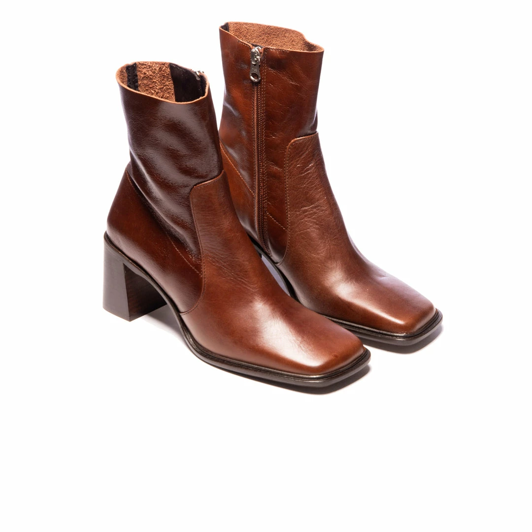 L'INTERVALLE Wismar Chestnut Leather WOMEN 5 L'INTERVALLE Wismar Chestnut Leather WOMEN