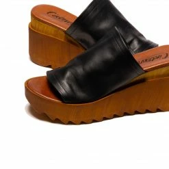 L'INTERVALLE Hiya Black Leather