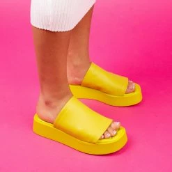 L'INTERVALLE Dumpling Fuschia Leather