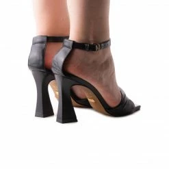 L'INTERVALLE Moala Black Leather