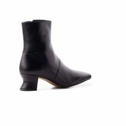 L'INTERVALLE Burton Black Leather WOMEN
