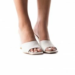 L'INTERVALLE Malbec White Leather