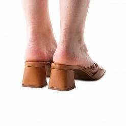 L'INTERVALLE Carrera Tan Leather