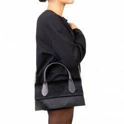 L'INTERVALLE WOMEN Cameroon Black Pony