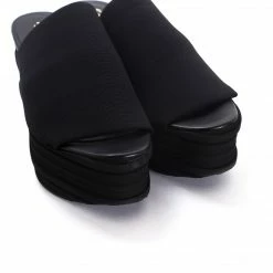 L'intervalle WOMEN Agari Black Lycra Sandals