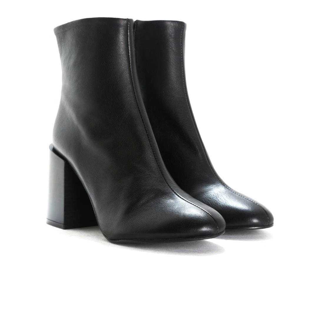 L'intervalle Cannes Black Leather 2 L'intervalle Cannes Black Leather