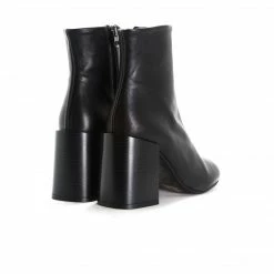 L'intervalle Cannes Black Leather 7 L'intervalle Cannes Black Leather